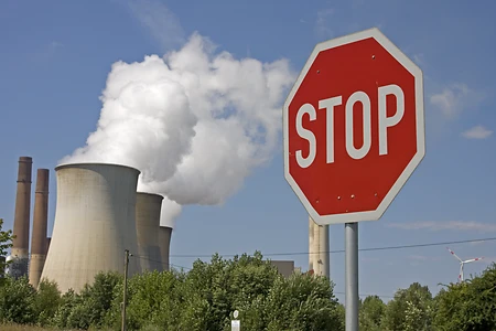 Kraftwerk Weisweiler mit Stopschild