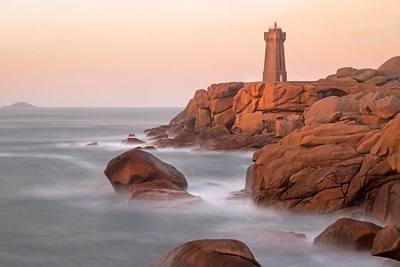 Lighthouse of Men Ruz, Ploumanach, Côte de Granit Rose, Côtes d’Armor, Brittany, France