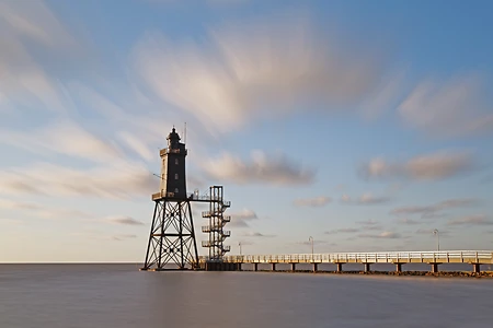 Leuchtturm Obereversand beim Fischerhafen von Dorum-Neufeld, Niedersachsen, Deutschland