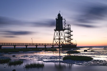 Leuchtturm Obereversand beim Fischerhafen von Dorum-Neufeld, Niedersachsen, Deutschland
